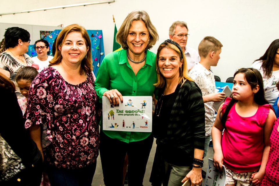 28.11.2019 - Prefeita Paula Mascarenhas  e o vice Idemar Barz participam do lançamento do livro ‘Escola: Uma proposta de Paz - Foto: Gustavo Vara