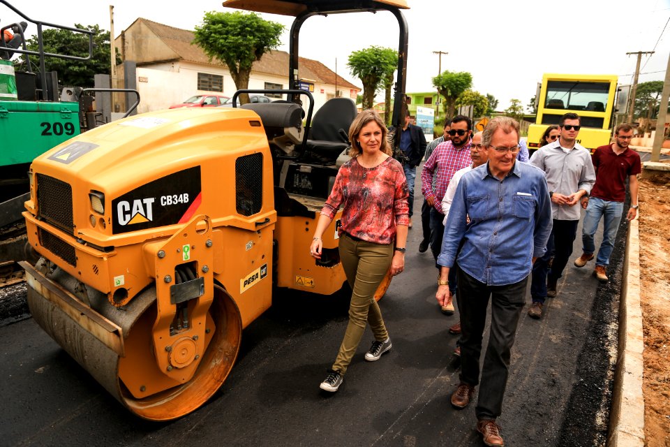 10.11.2017 - Prefeita Paula Mascarenhas em visita na avenida Ildefonso Simões Lopes