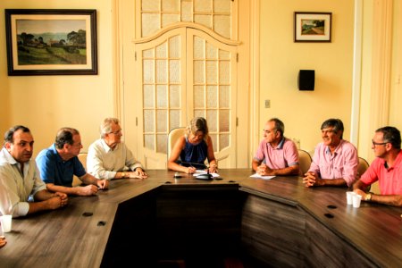 25.01.2019 - Prefeita Paula Mascarenhas e o vice Idemar Barz recebem anúncio de emenda parlamentar de R$ 400 mil, do deputado federal Dionísio Marcon (PT), para obra de pavimentação do acesso à colônia Z3 - Foto: Gustavo Vara