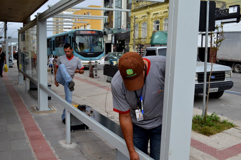 04.04.2018- SEPLAG - Colocação de vidros parada de onibus Osorio -Foto Janine Tomberg (3)