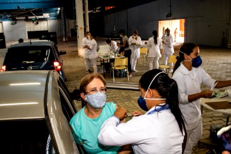 22.03.2021 - Drive-thru para idosos com 75 anos ou mais - Foto Michel Corvello