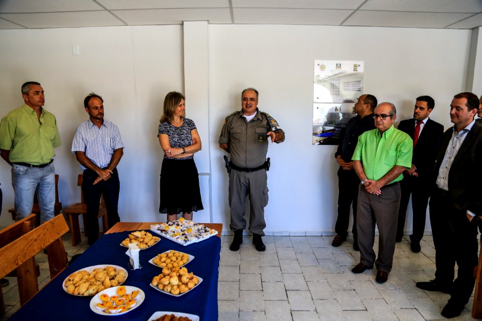 05.01.2018 - Prefeita Paula Mascarenhas na solenidade de inauguração da revitalização do refeitório do 4º BPM e reestruturação da Sala de Operações