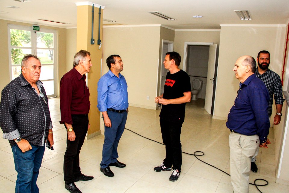 17.01.2018 - Vice-prefeito Idemar Barz e o deputado federal Ronaldo Nogueira visitam a UBS Sanga Funda e as obras da UPA Bento