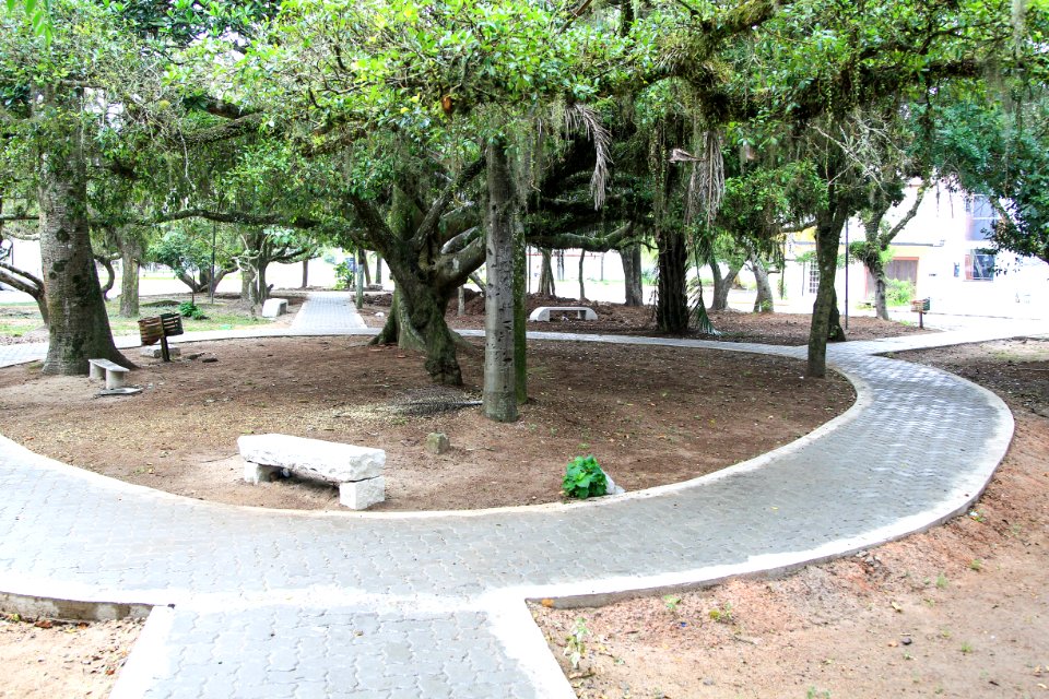 28.01.2018 - Requalificação da praça localizada junto ao Shopping Mar de Dentro no Laranjal