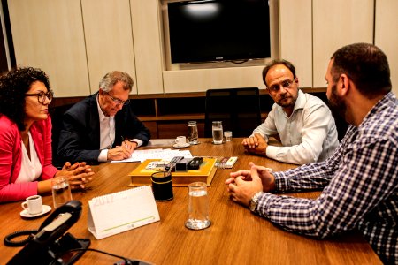 20.12.2017 - Vice-prefeito Idemar Barz em reunião na Ecosul sobre festas do Morango e Pêssego