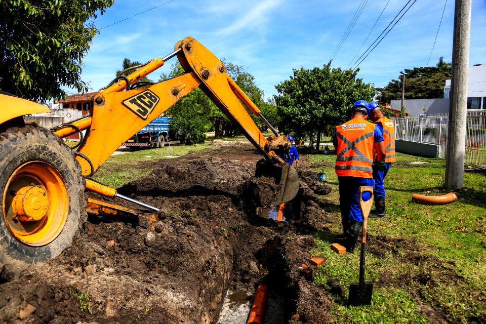 24.10.2017 - Ações do Sanep no bairro Laranjal