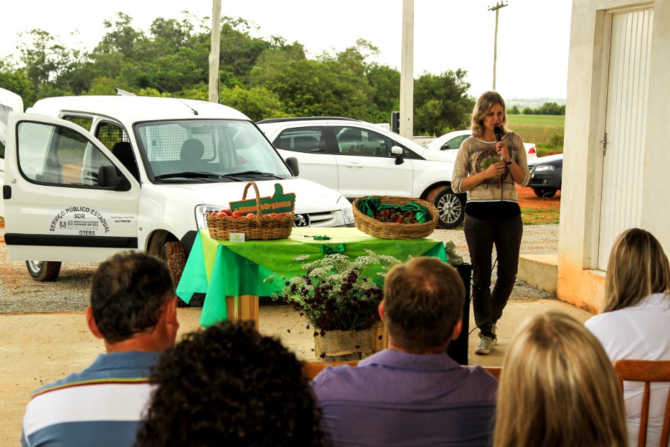 06.12.2017 - Prefeita Paula Mascarenhas durante inauguração da Agroindústria Sul Ecológica na Estrada da Gama na colônia de Pelotas