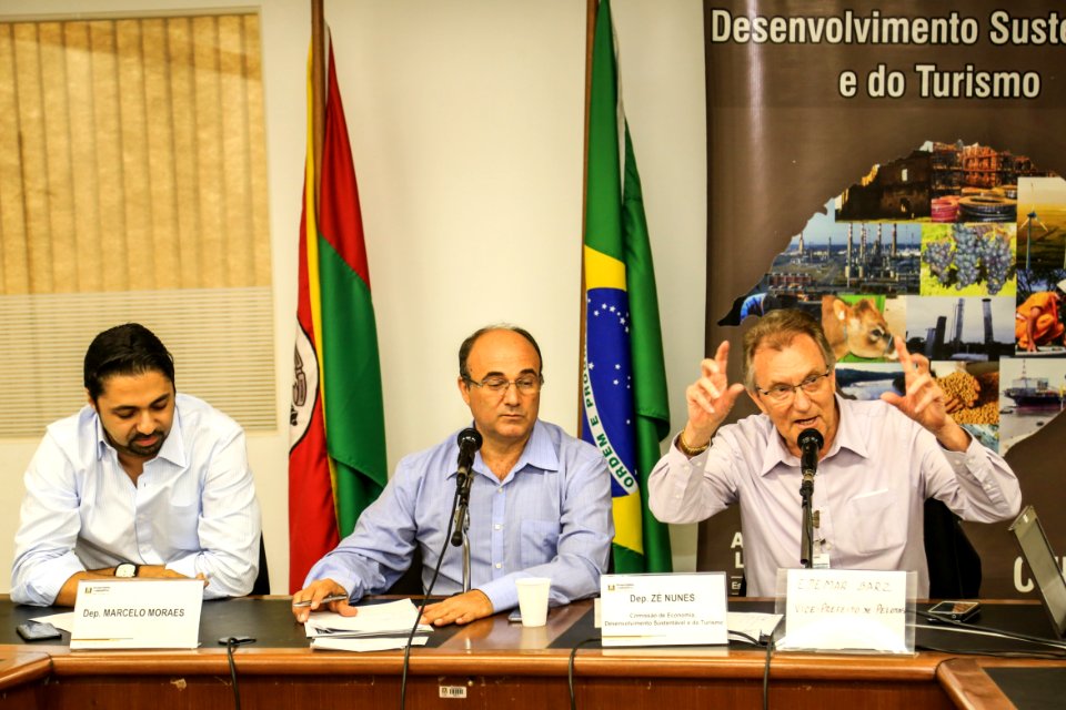 04.12.2017 - Vice-prefeito Idemar Barz na Audiência Pública da Comissão de Economia e Desenvolvimento Sustentável