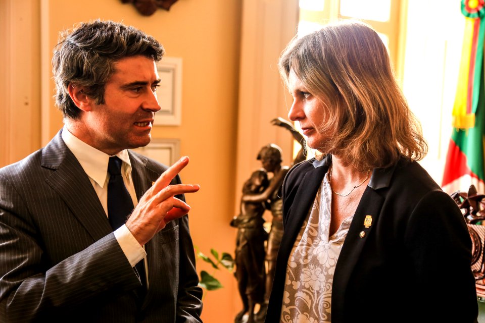 29.11.2017 - Prefeita Paula Mascarenhas e vice Idemar Barz recebem visita de Comitiva de Portugal