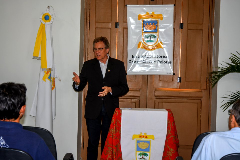 14.12.2017 - Vice-prefeito Idemar Barz na entrega de títulos sociais beneméritos do IHGPEL - Instituto Histórico Geográfico de Pelotas