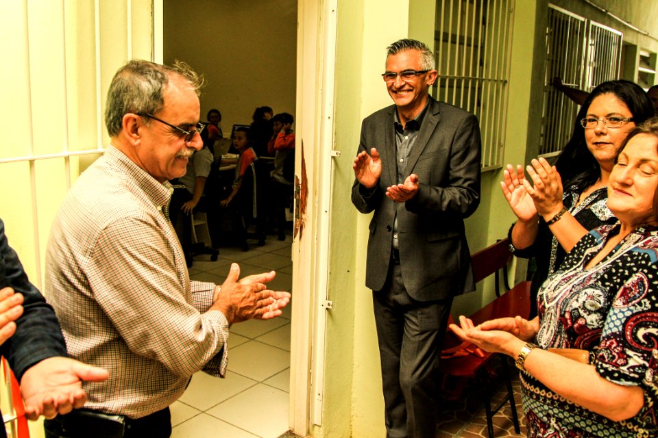05.12.2017 - Prefeito em Exercício Luiz Henrique Viana na entrega do Laboratório de Informática Khan Academy na EMEF Prof. Daura Ferreira Pinto
