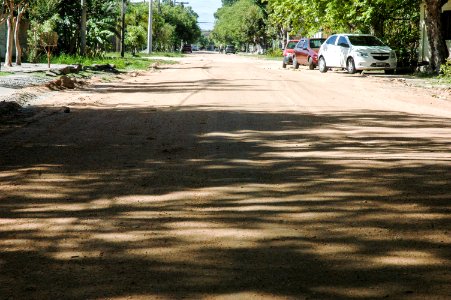 29.11.2017 - SSUI, colocação de saibro em ruas no bairro Laranjal