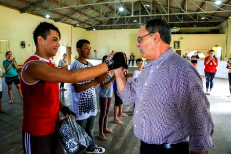 26.10.2017 SMED Entrega Luvas Proj Quem luta não briga
