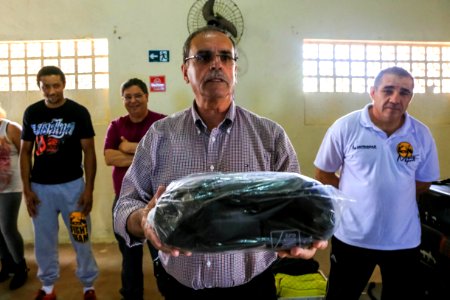 26.10.2017 SMED Entrega Luvas Proj Quem luta não briga