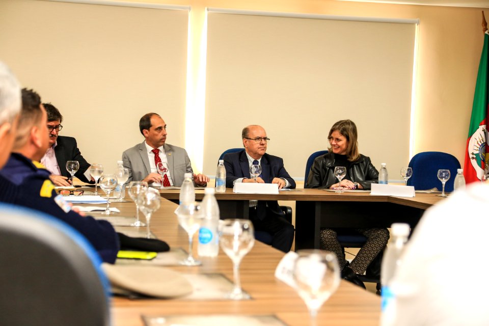 17.11.2017 - Prefeita Paula Mascarenhas na reunião da Azonasul com o Secretário Estadual de Segurança Pública, Cezar Schirmer