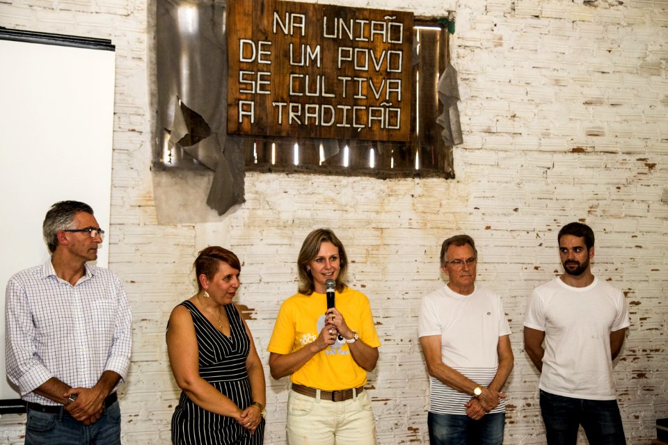 07.04.2018 - Prefeita Paula Mascarenhas, o vice Idemar Barz, acompanhados do ex prefeito de Pelotas Eduardo Leite e vereadores durante  inauguração da Rede Bem Cuidar na UBS Sanga Funda - Foto: Gustavo Vara