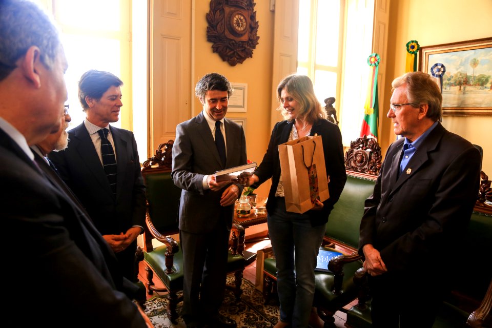 29.11.2017 - Prefeita Paula Mascarenhas e vice Idemar Barz recebem visita de Comitiva de Portugal
