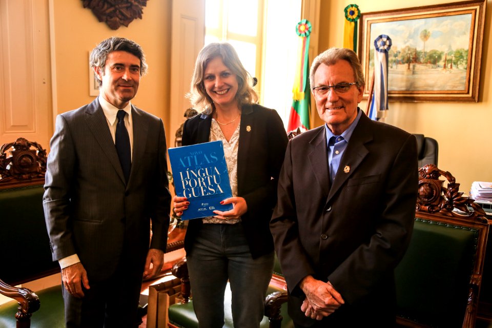 29.11.2017 - Prefeita Paula Mascarenhas e vice Idemar Barz recebem visita de Comitiva de Portugal