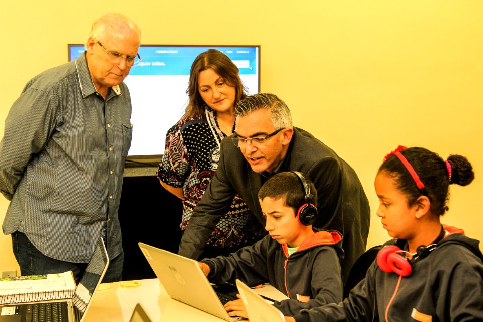05.12.2017 - Prefeito em Exercício Luiz Henrique Viana na entrega do Laboratório de Informática Khan Academy na EMEF Prof. Daura Ferreira Pinto