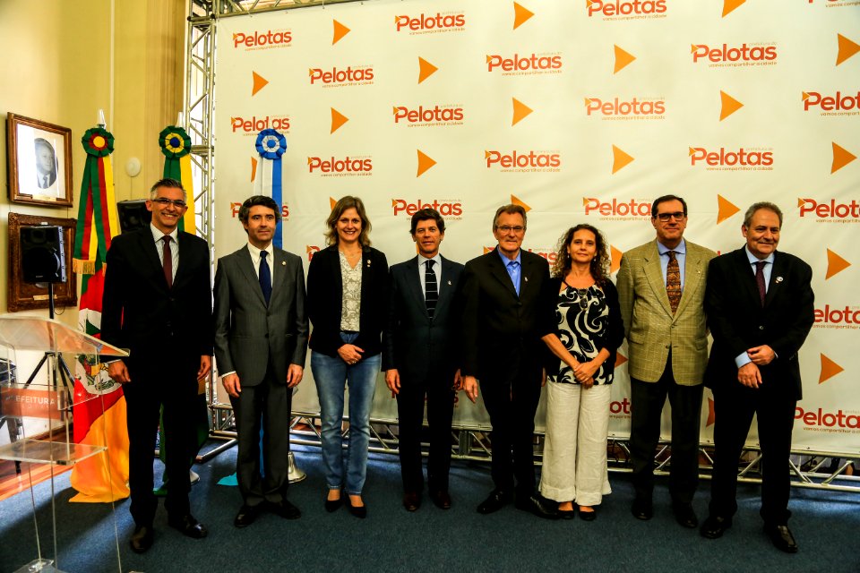 29.11.2017 - Prefeita Paula Mascarenhas e vice Idemar Barz recebem visita de Comitiva de Portugal