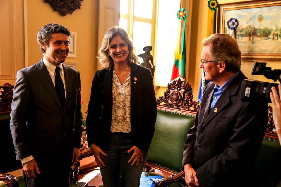 29.11.2017 - Prefeita Paula Mascarenhas e vice Idemar Barz recebem visita de Comitiva de Portugal