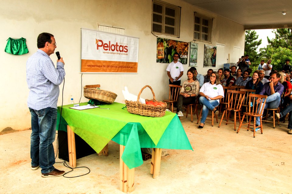 06.12.2017 - Prefeita Paula Mascarenhas durante inauguração da Agroindústria Sul Ecológica na Estrada da Gama na colônia de Pelotas