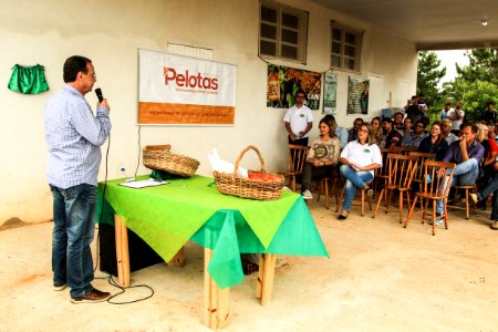 06.12.2017 - Prefeita Paula Mascarenhas durante inauguração da Agroindústria Sul Ecológica na Estrada da Gama na colônia de Pelotas