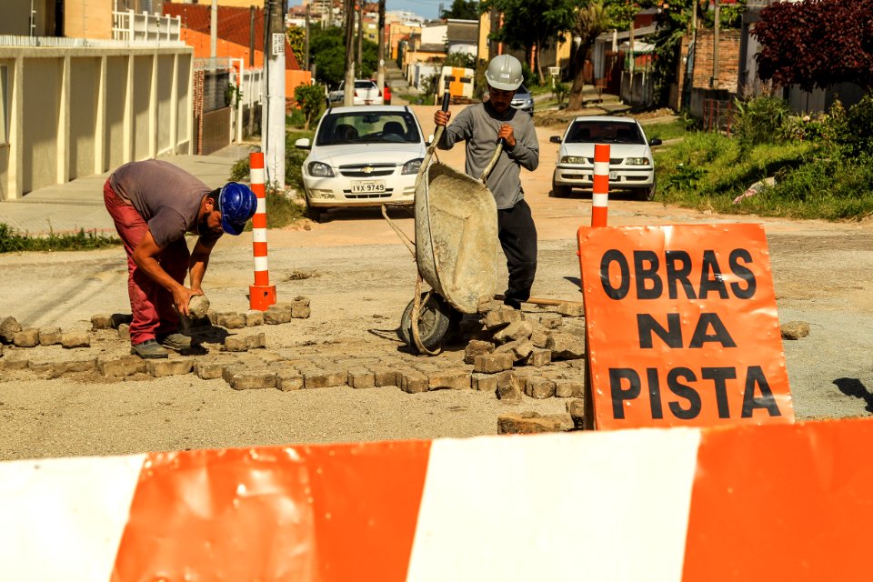 24.10.2017 - Prefeita Paula Mascarenhas em visita às obras do Sanep, ruas: Barros Cassal, Joaquim Vieira da Cunha, Arnaldo Mesquita de Menezes, Henrique Lorea