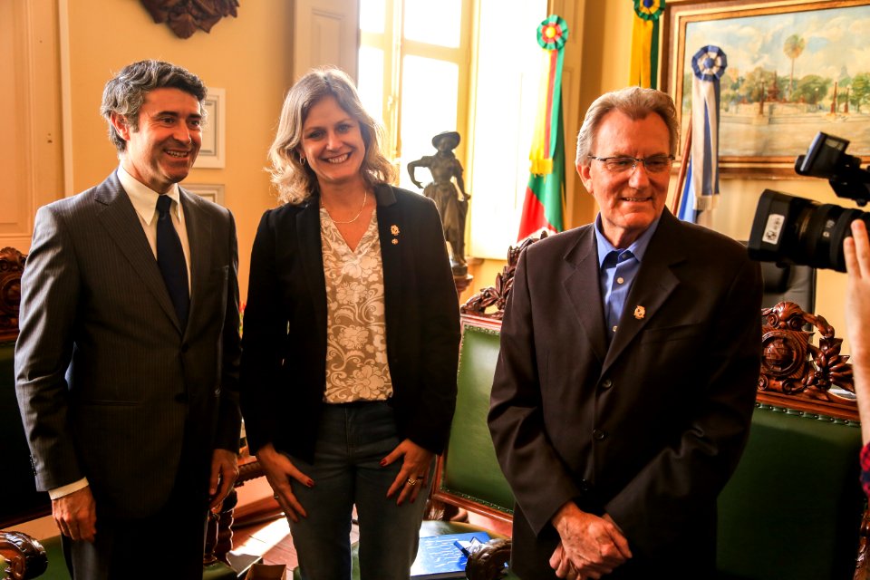29.11.2017 - Prefeita Paula Mascarenhas e vice Idemar Barz recebem visita de Comitiva de Portugal