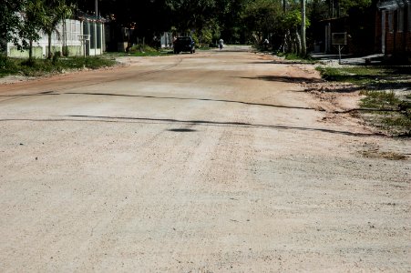 29.11.2017 - SSUI, colocação de saibro em ruas no bairro Laranjal