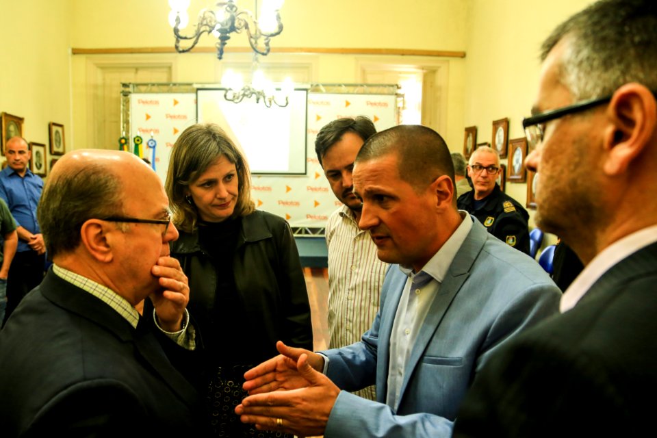 17.11.2017 - Prefeita Paula Mascarenhas na reunião do GGI com secretário de Segurança Pública do Estado, Cezar Schirmer
