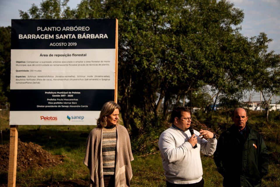 16.08.2019 - Prefeita Paula Mascarenhas participa do plantio de 250 mudas de árvores na Barragem Santa Bárbara - Foto: Gustavo Vara