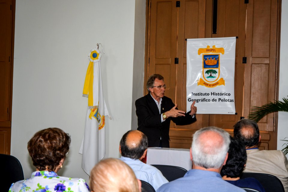 14.12.2017 - Vice-prefeito Idemar Barz na entrega de títulos sociais beneméritos do IHGPEL - Instituto Histórico Geográfico de Pelotas