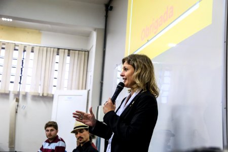 20.12.2017 - Prefeita Paula Mascarenhas na reunião com DCEs sobre Pacto Pelotas Pela Paz