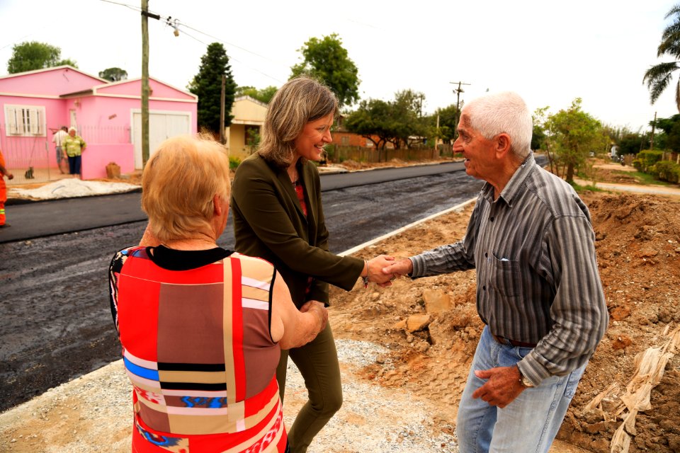 10.11.2017 - Prefeita Paula Mascarenhas em visita na avenida Ildefonso Simões Lopes