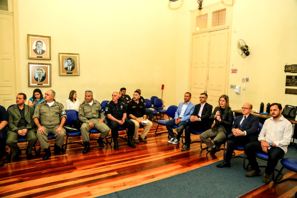 17.11.2017 - Prefeita Paula Mascarenhas na reunião do GGI com secretário de Segurança Pública do Estado, Cezar Schirmer