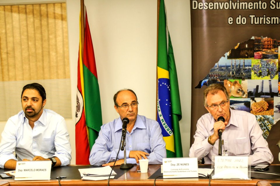 04.12.2017 - Vice-prefeito Idemar Barz na Audiência Pública da Comissão de Economia e Desenvolvimento Sustentável