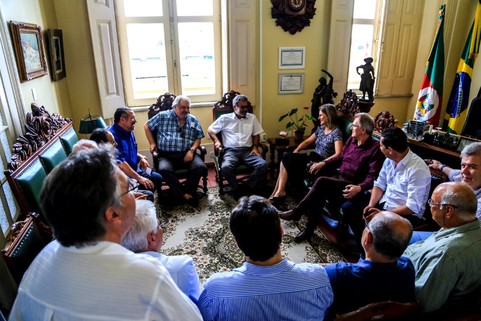 05.01.2018 - Prefeita Paula Mascarenhas recebe o convite para Posse do Gran Mestre da Maçonaria