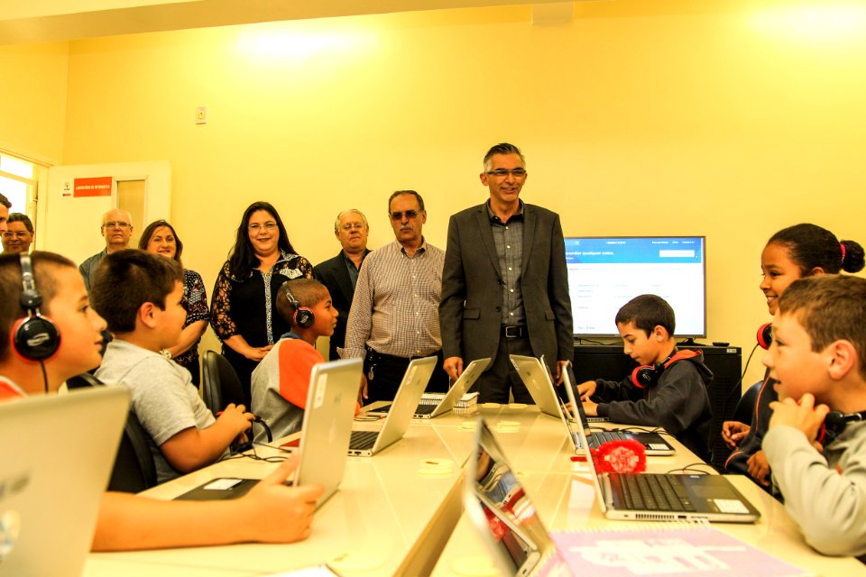 05.12.2017 - Prefeito em Exercício Luiz Henrique Viana na entrega do Laboratório de Informática Khan Academy na EMEF Prof. Daura Ferreira Pinto