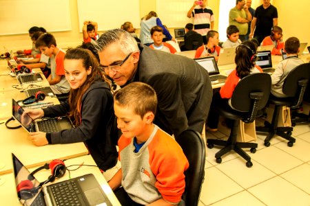 05.12.2017 - Prefeito em Exercício Luiz Henrique Viana na entrega do Laboratório de Informática Khan Academy na EMEF Prof. Daura Ferreira Pinto