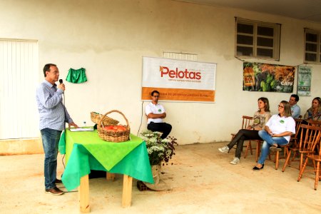 06.12.2017 - Prefeita Paula Mascarenhas durante inauguração da Agroindústria Sul Ecológica na Estrada da Gama na colônia de Pelotas