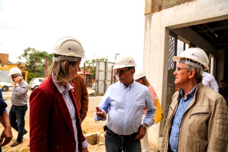 30.11.2017 - Prefeita Paula Mascarenhas e vice Idemar Barz em visita à rua 4 e a EMEI Navegantes