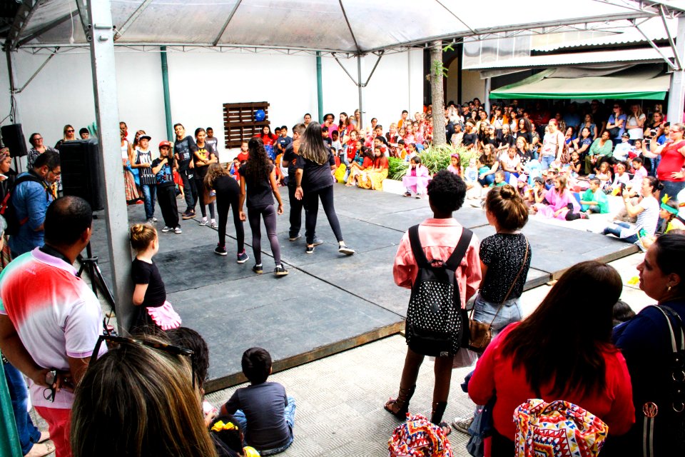 17.11.2017 - Ações que integram o projeto Africanidades - Alunos Smed no Mercado Central - Fotos: Marcel Avila