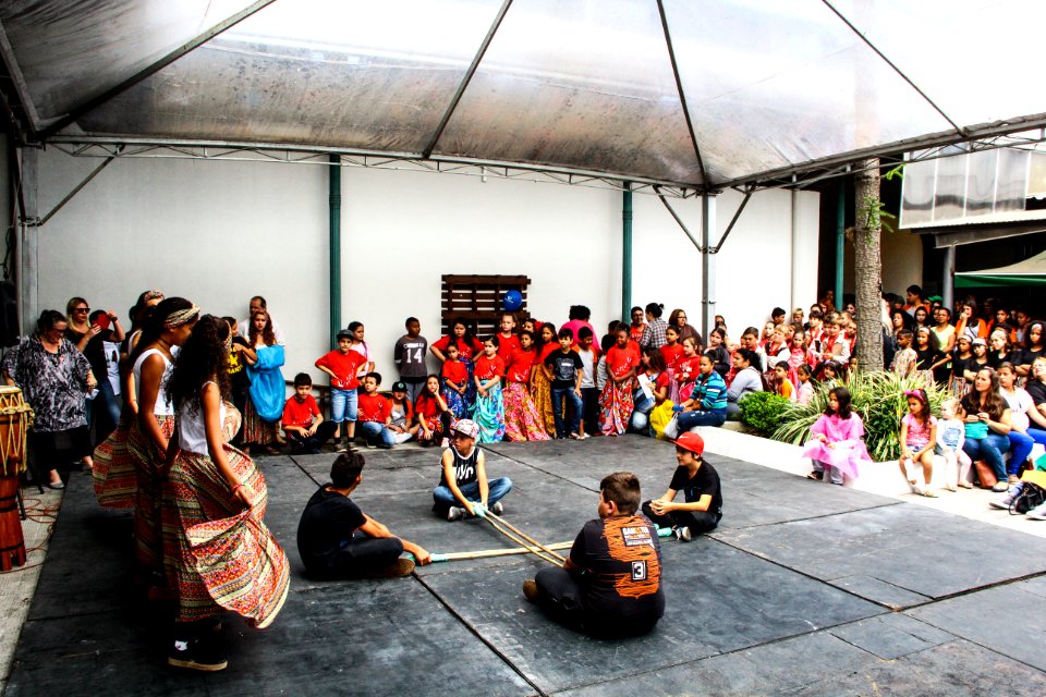 17.11.2017 - Ações que integram o projeto Africanidades - Alunos Smed no Mercado Central - Fotos: Marcel Avila