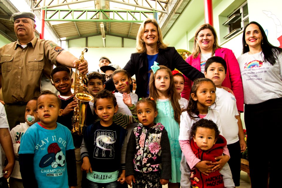 20.10.2018 - Prefeita Paula Mascarenhas participa da festa de aniversário da EMEF Mário Quintana, na Guabiroba - Foto: Gustavo Vara