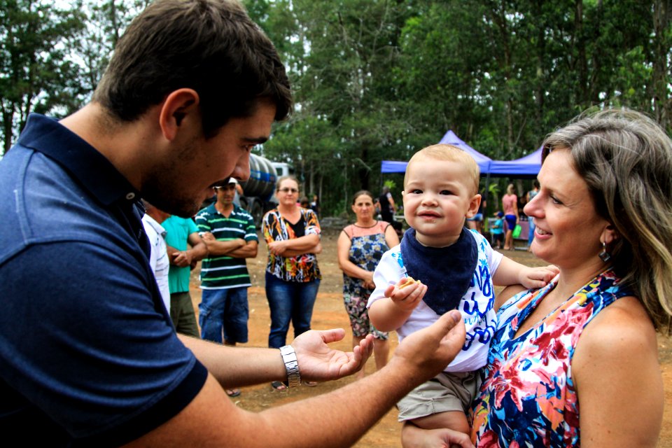 27.01.2018 - Prefeita Paula Mascarenhas durante abertura e Festa da Colheita da Uva, 8º Distrito, Colônia Santa Helena, propriedade de Dirceu Kurz - Foto: Gustavo Vara