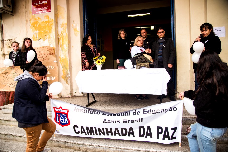 30.06.2018 - Prefeita Paula Mascarenhas participa da Passeata pela Paz em luto e protesto ao assassinato brutal de Thainã Leal, aluno do colégio Assis Brasil - Foto: Gustavo Vara