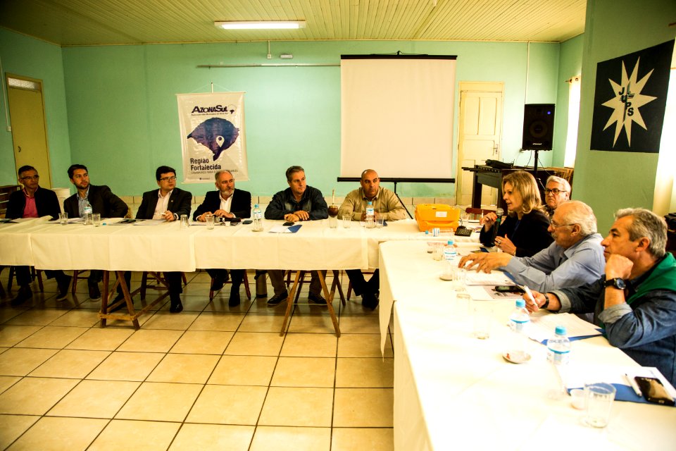 20.10.2018 - Prefeita Paula Mascarenhas durante reunião da Azonasul em Cerrito, no 3º Distrito - Passo do Santana - Foto: Gustavo Vara