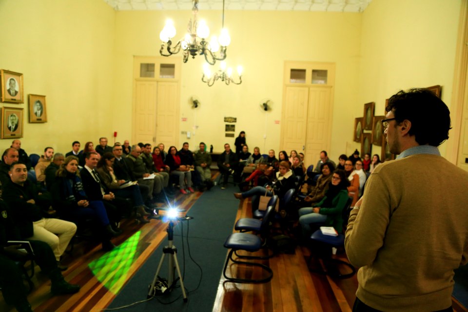 03.07.2018 - Prefeita Paula Mascarenhas durante reunião do Cip com assinatura das Cipaves com diretores da rede municipais e assinaturas de adesões ao Pacto Pelotas Pela Paz  Foto: Gustavo Vara