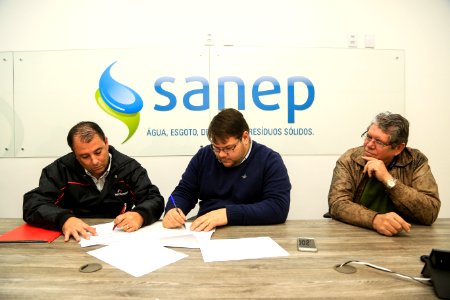 11.07.2018 - Presidente do SANEP, Alexandre Garcia durante assinatura de contrato para as obras de drenagem no Laranjal e na Bento e da aquisição de maquinários e veículos anunciados na 26ª Fenadoce - Foto: Gustavo Vara